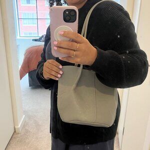 Portland Leather Goods Devan Bucket Tote  [Color: Nimbus]